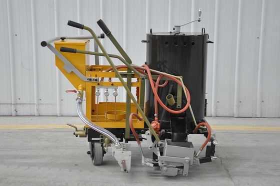 Mensen duwen thermoplastische wegmarkering machine 100L capaciteit gas verwarming verf tank